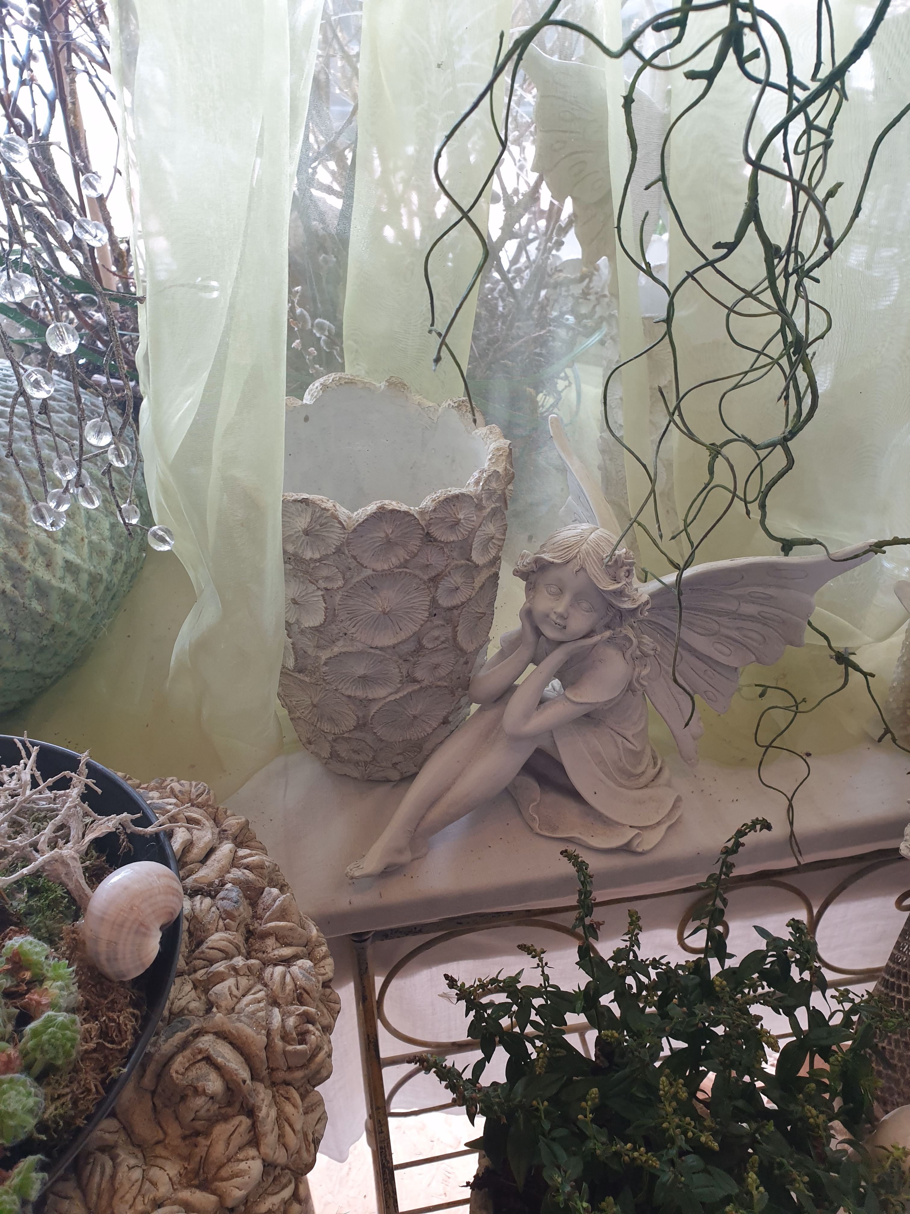 Stilvolles Dekoarrangement mit Naturmaterialien