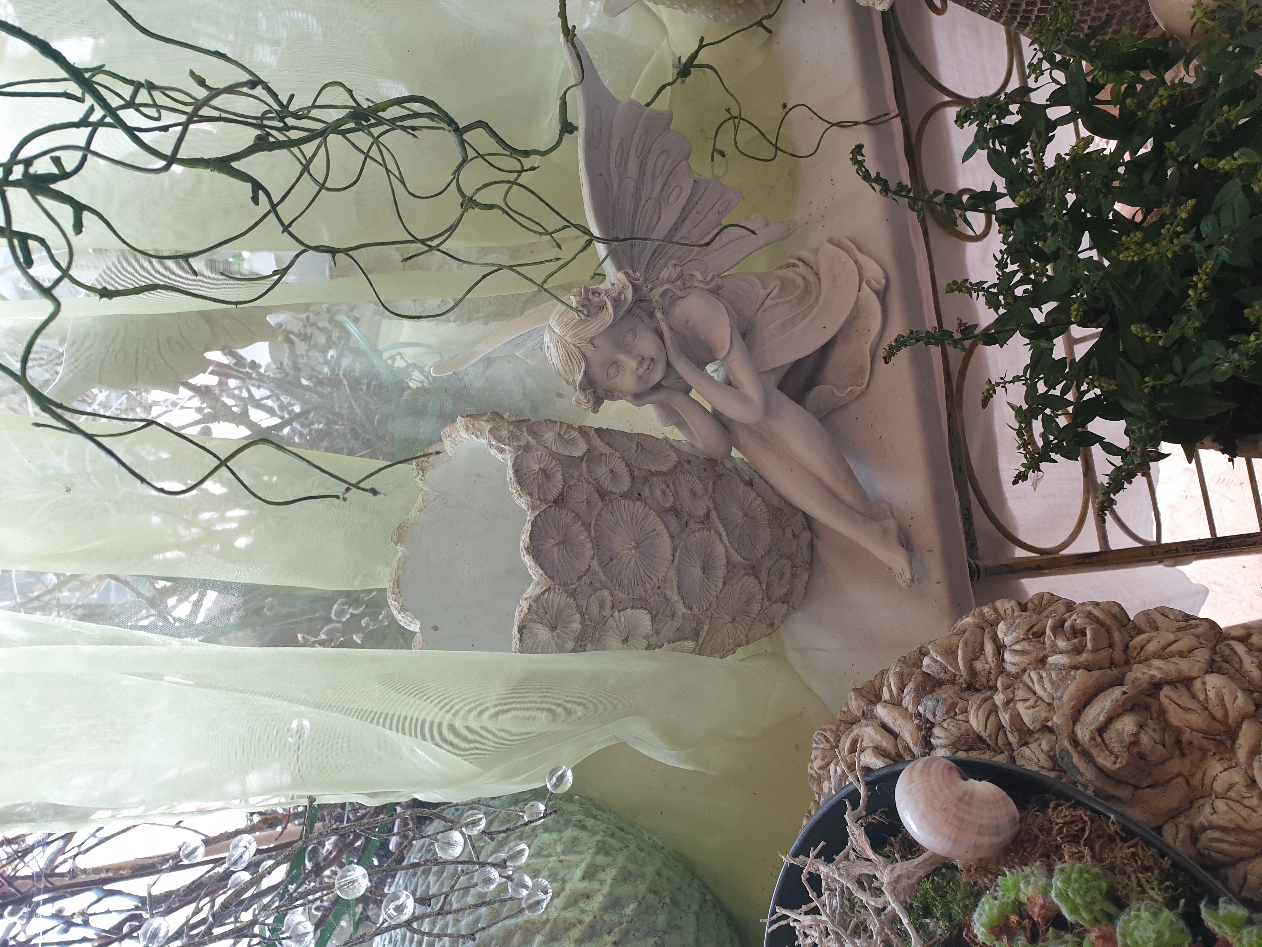 Stilvolles Dekoarrangement mit Naturmaterialien