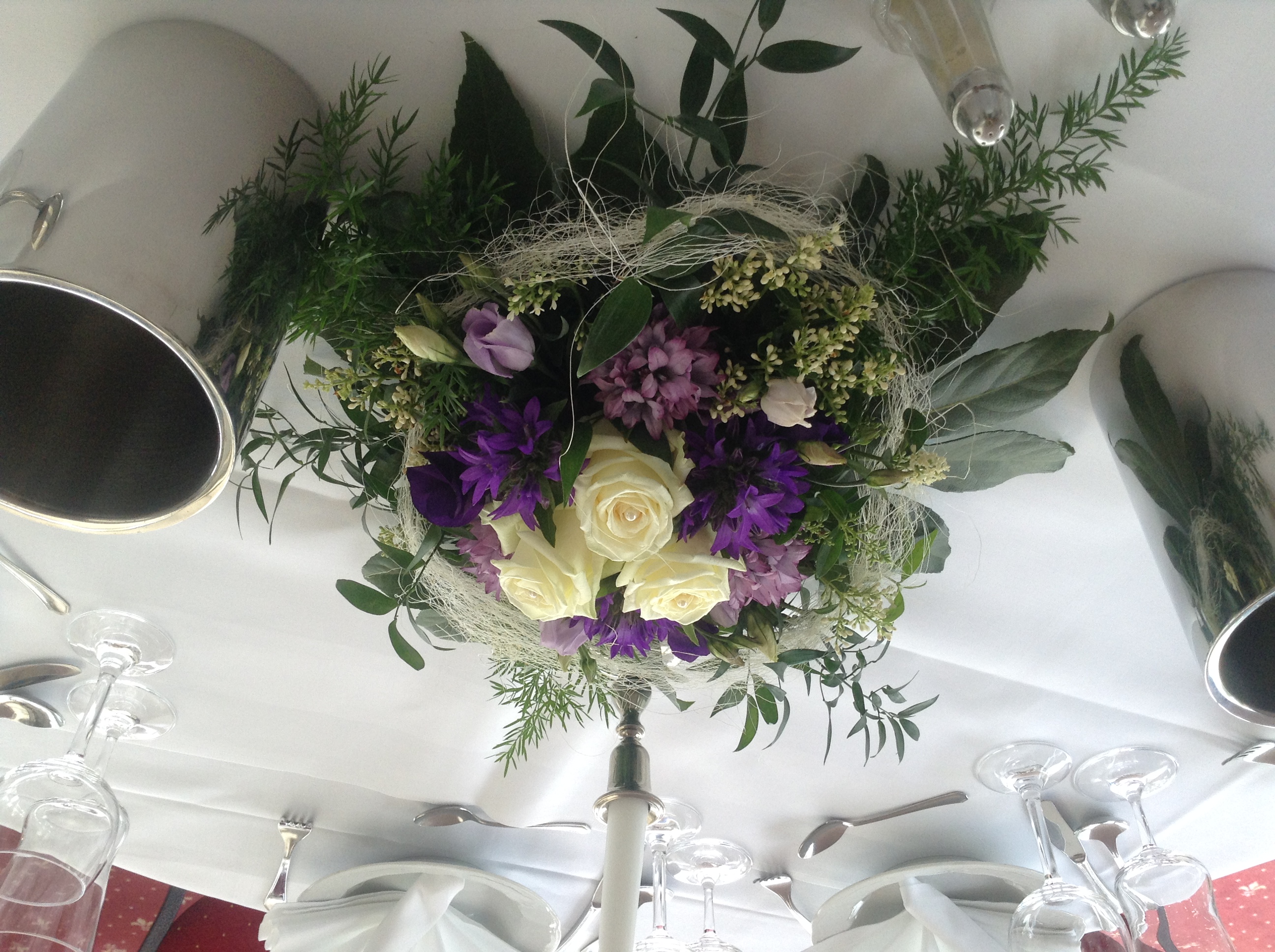 Handgebundener Blumenstrauß von Löwenzahn Floristik