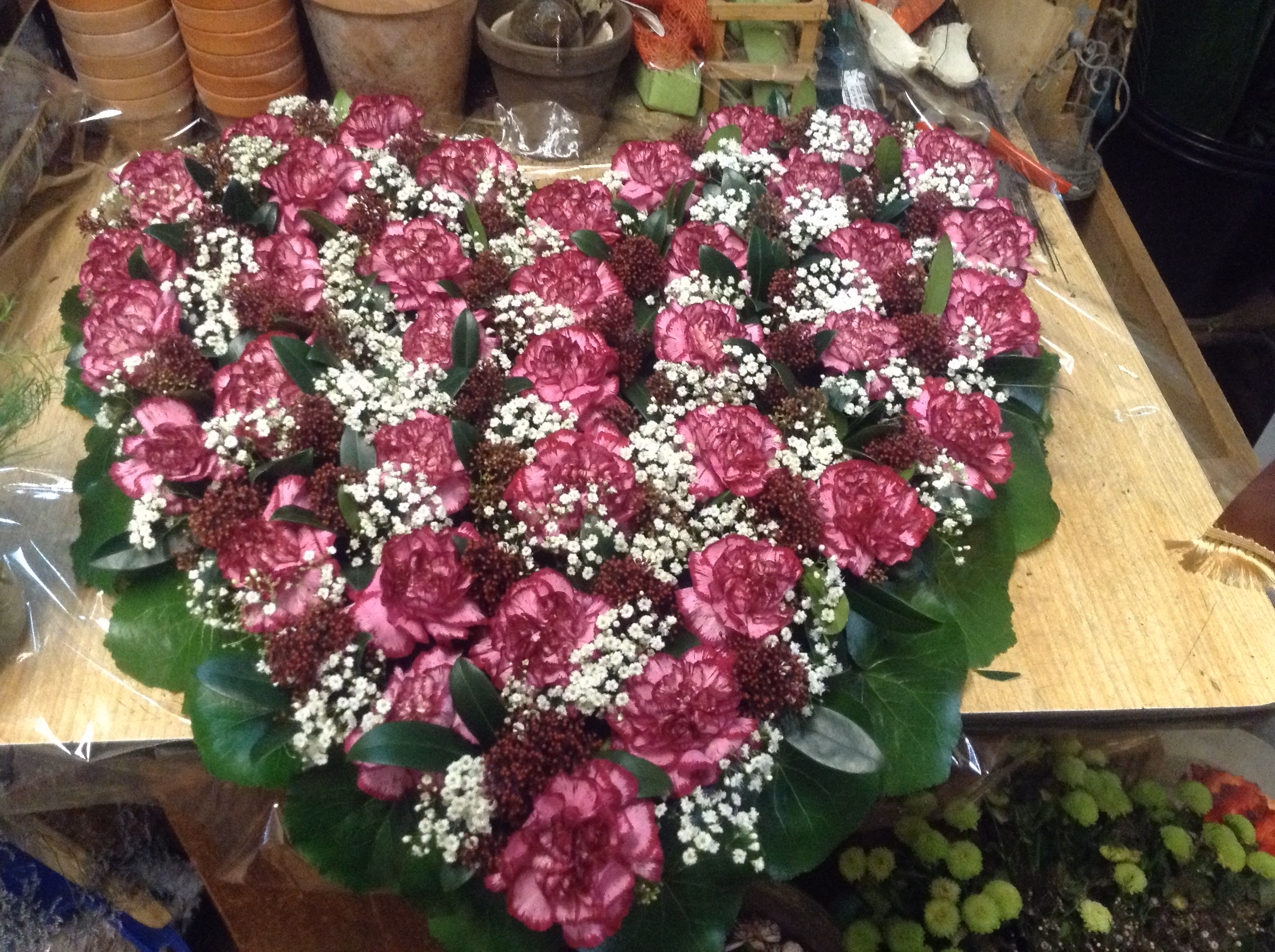 Üppiges Blumenarrangement für besondere Anlässe