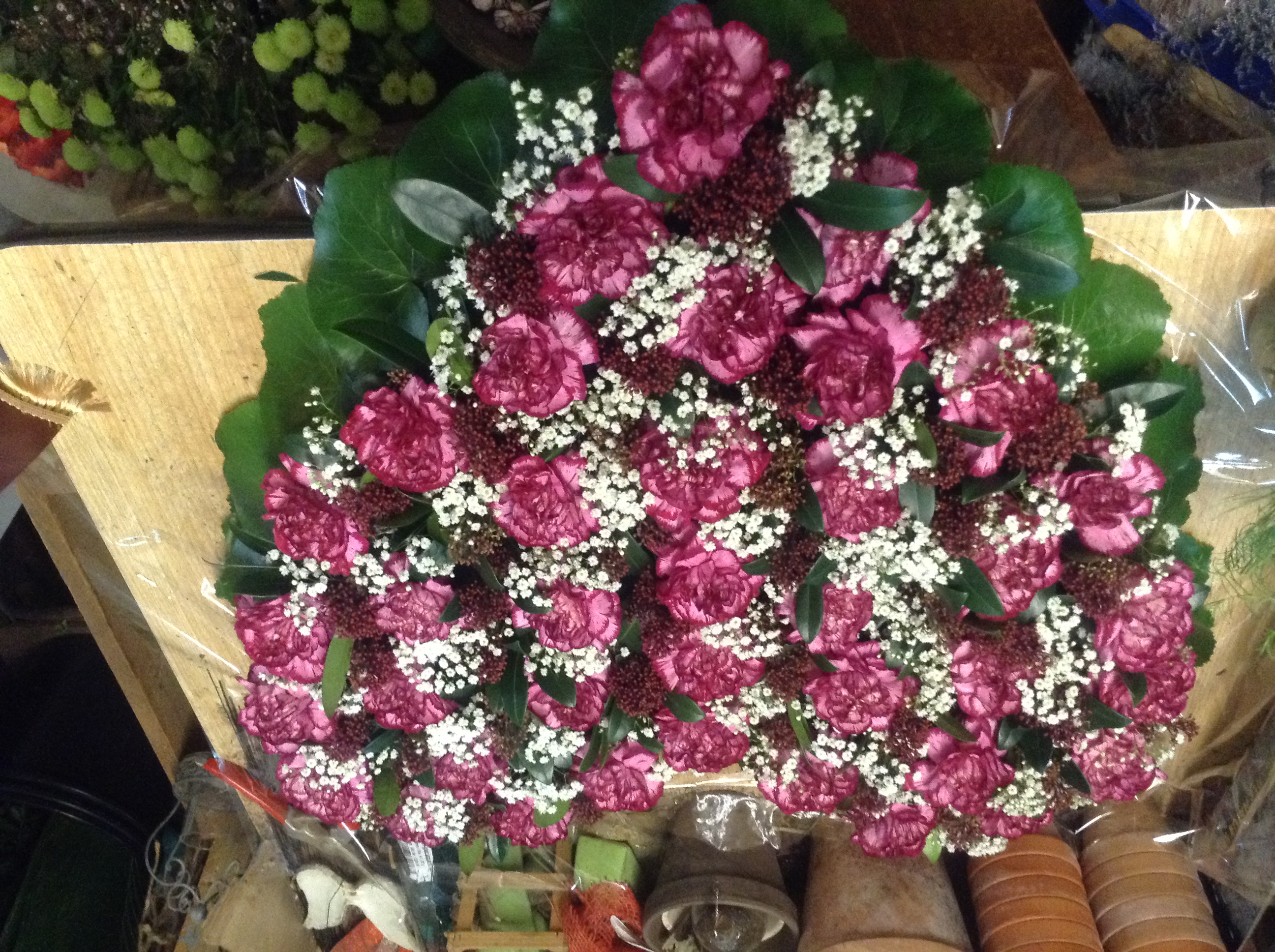 Üppiges Blumenarrangement für besondere Anlässe